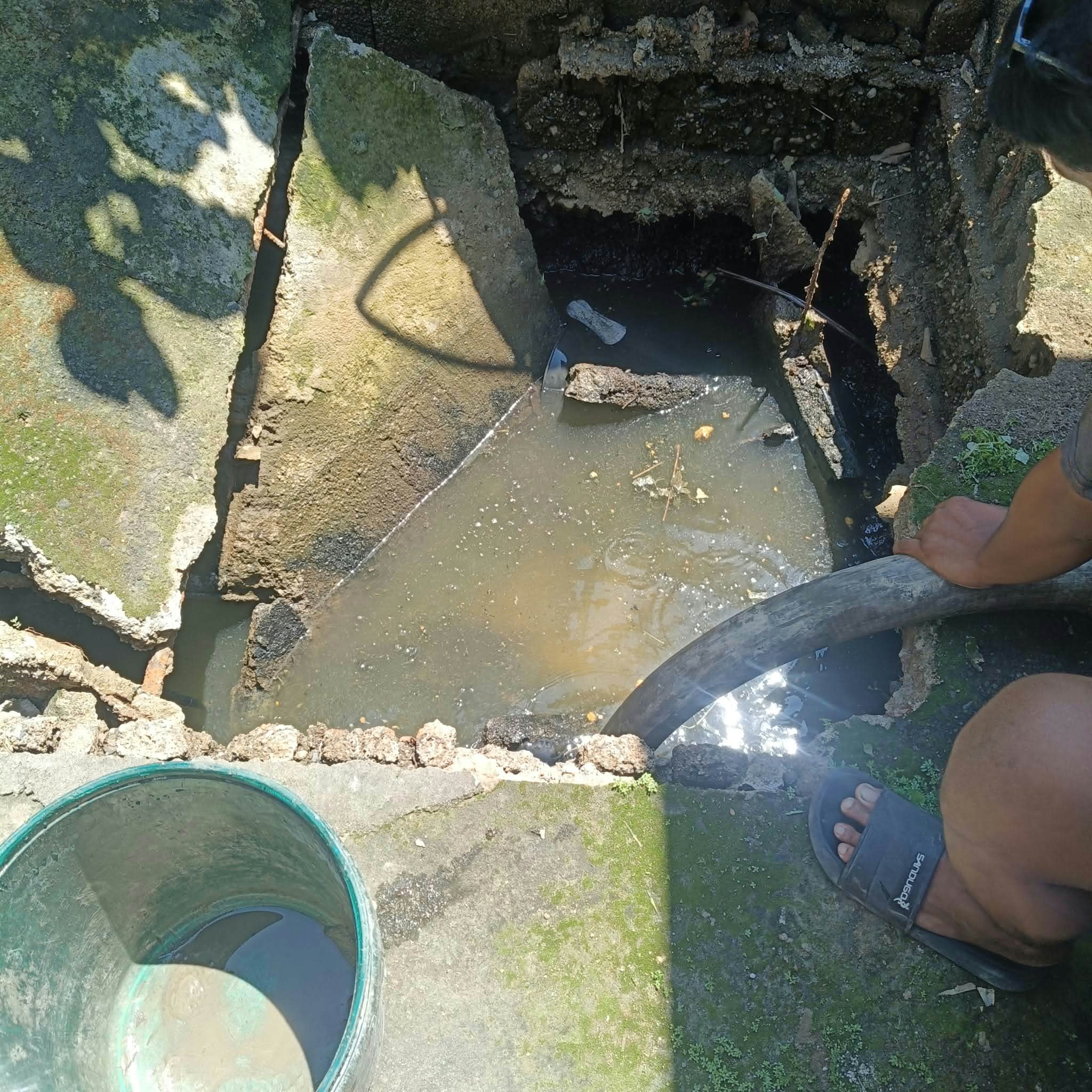 Service hose at a septic tank